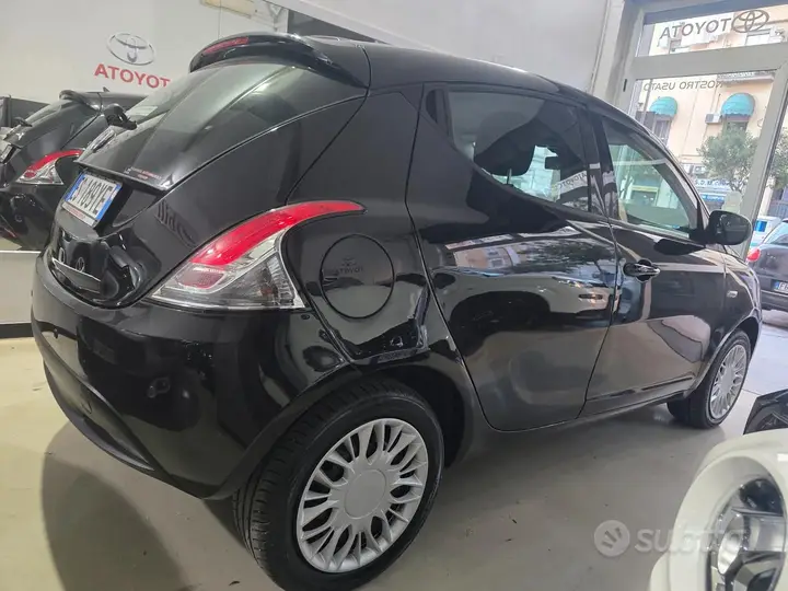 Lancia Ypsilon 2013 photo 2