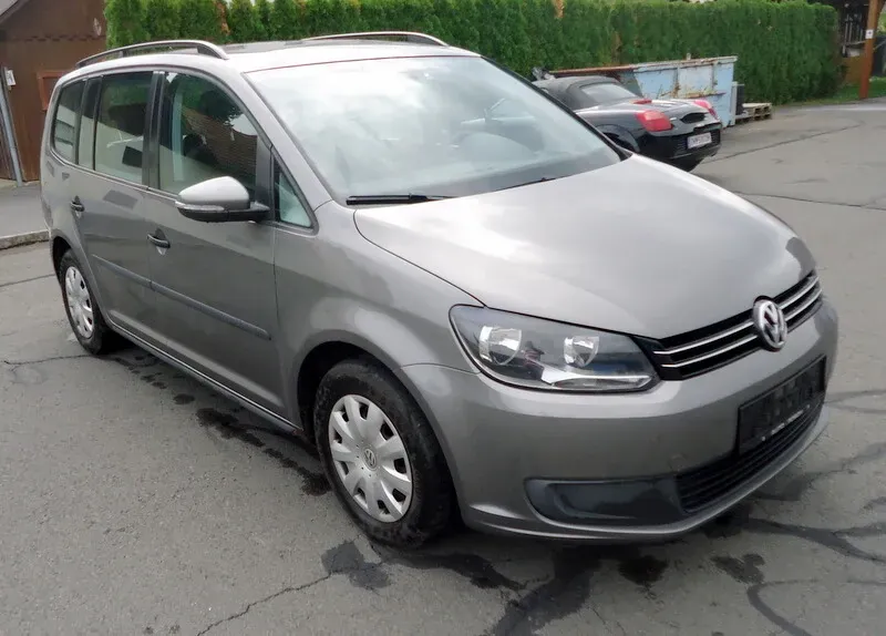 Volkswagen Touran 2011 photo 3