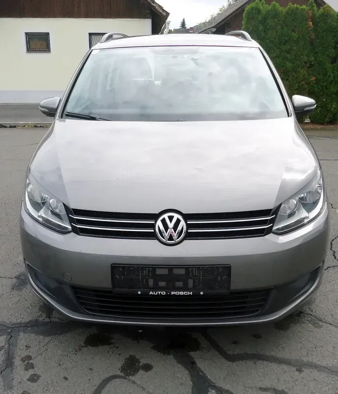 Volkswagen Touran 2011 photo 2