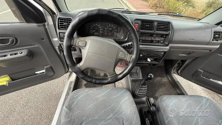 Suzuki Jimny 2001 photo 5