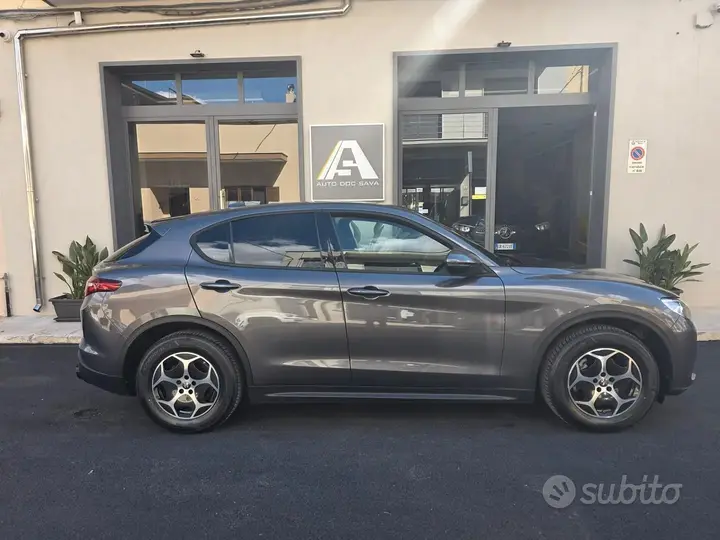 Alfa Romeo Stelvio 2023 photo 2