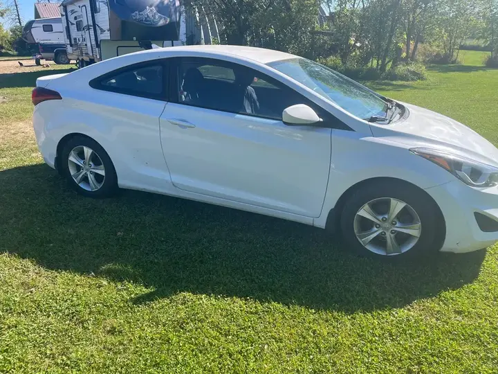 Hyundai Elantra 2014 photo 3