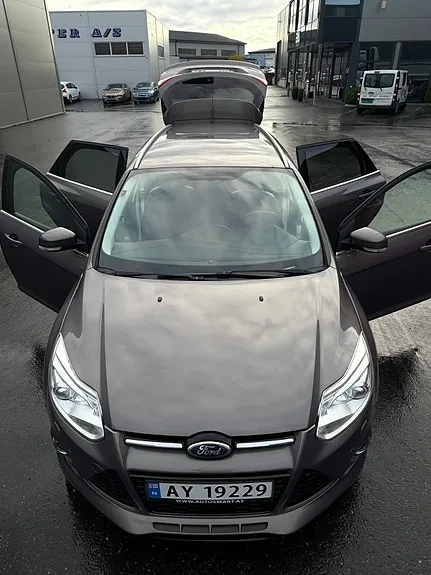 Ford Focus 2012 photo 2