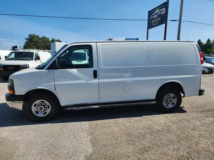 GMC Savana 2500 2017 photo 4