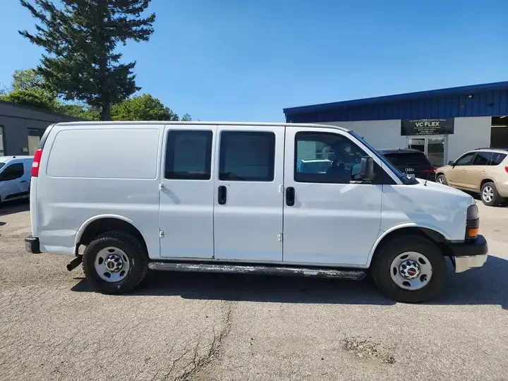GMC Savana 2500 2017 photo 3