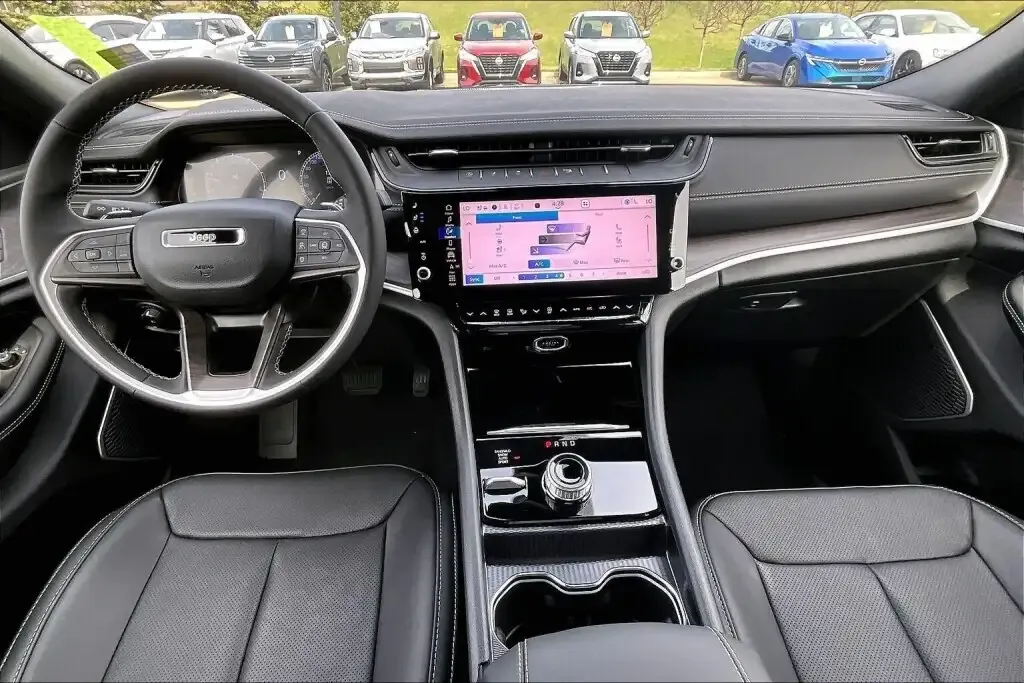 Jeep Grand Cherokee 2026 photo 5