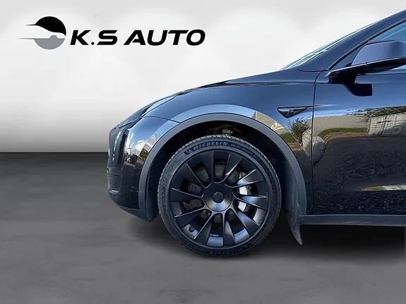 Tesla Model Y 2023 photo 4