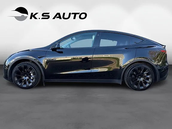 Tesla Model Y 2023 photo 2