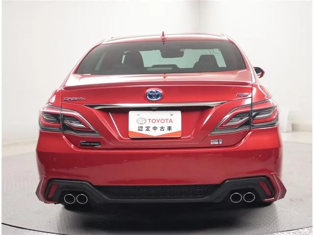 Toyota Crown Hybrid photo 4