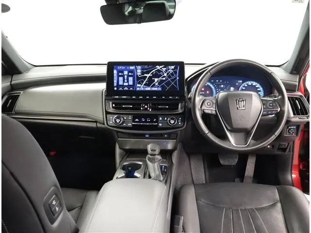 Toyota Crown Hybrid photo 5