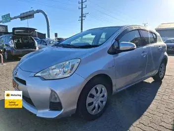Toyota Aqua 2013 photo 4