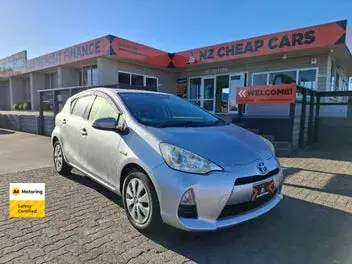 Toyota Aqua 2013 photo 2