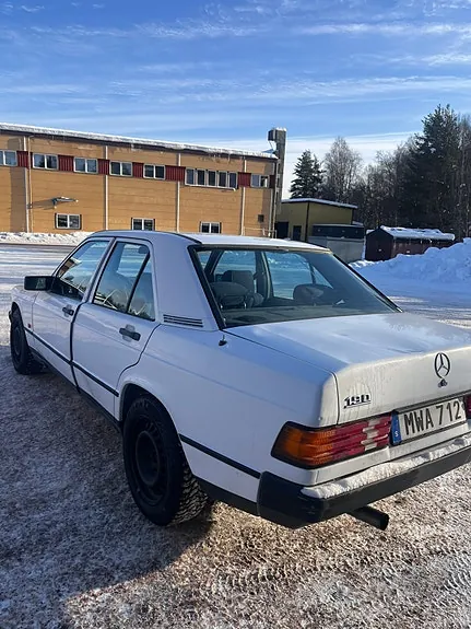 Mercedes-Benz 190 1986 photo 2
