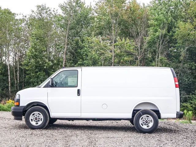 GMC Savana 2025 photo 3