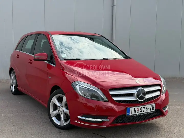 Mercedes-Benz B 180 2013 photo 3