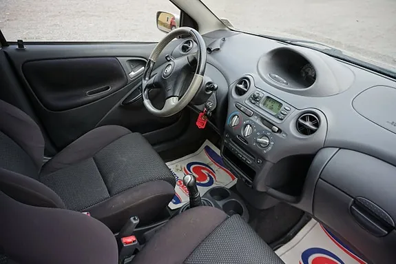 Toyota Yaris 2003 photo 5