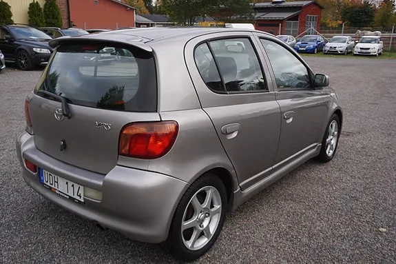 Toyota Yaris 2003 photo 2