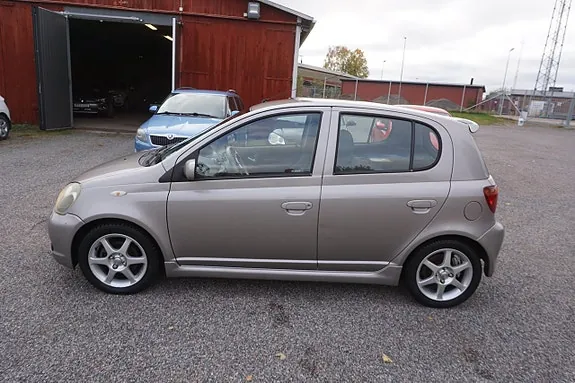 Toyota Yaris 2003 photo 4
