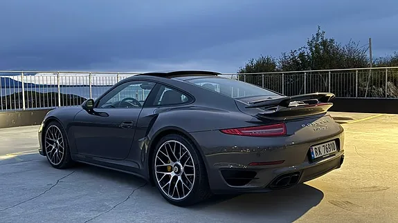 Porsche 911 Turbo S 2014 photo 3