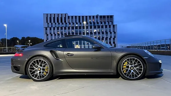 Porsche 911 Turbo S 2014 photo 2