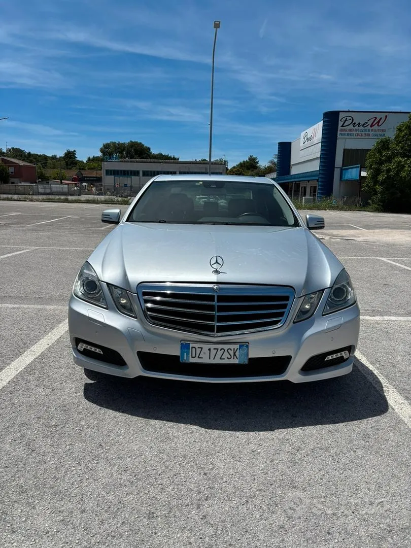 Mercedes-Benz E-Class 2009 photo 3