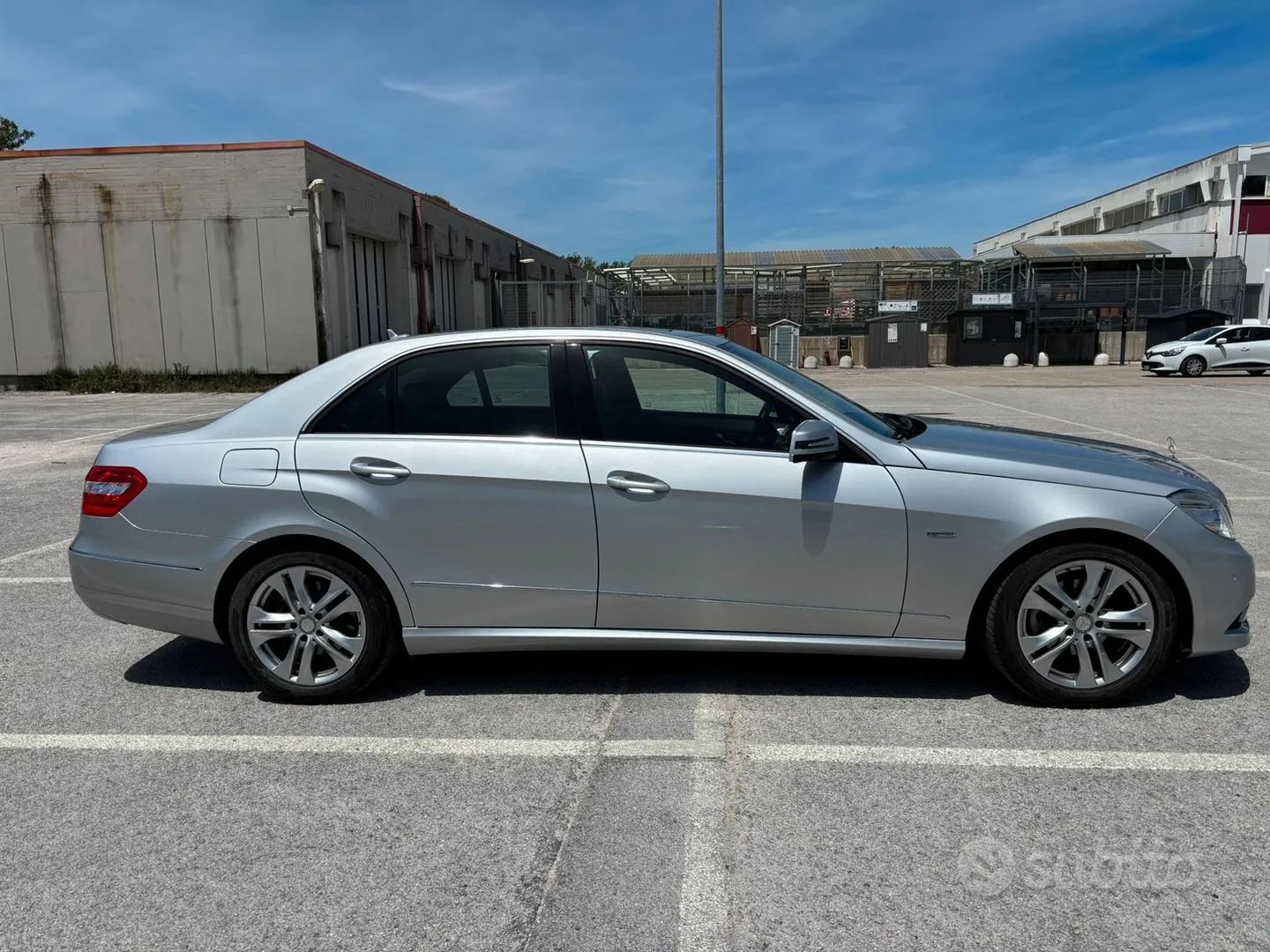 Mercedes-Benz E-Class 2009 photo 2