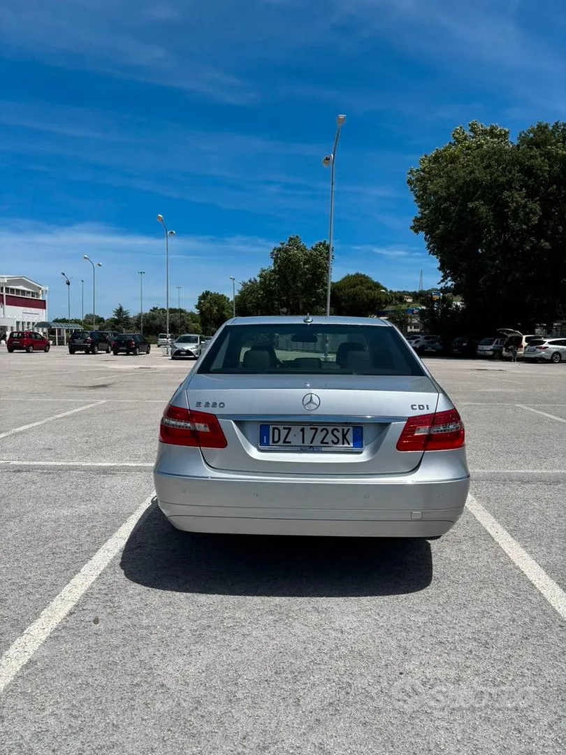 Mercedes-Benz E-Class 2009 photo 4