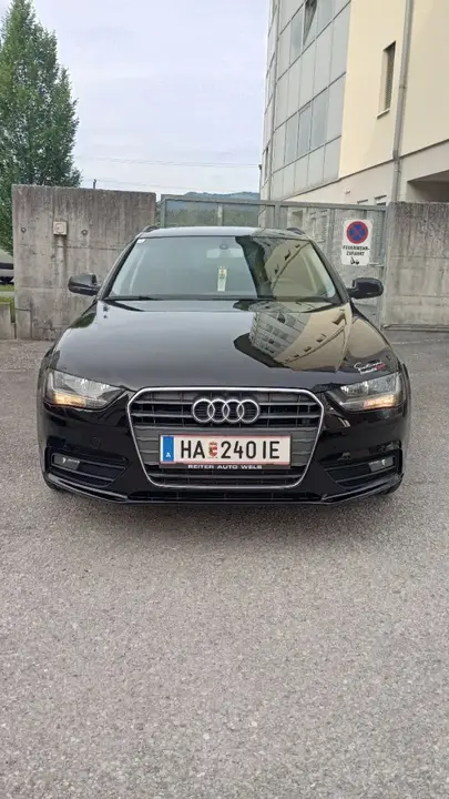 Audi A4 2012 photo 2