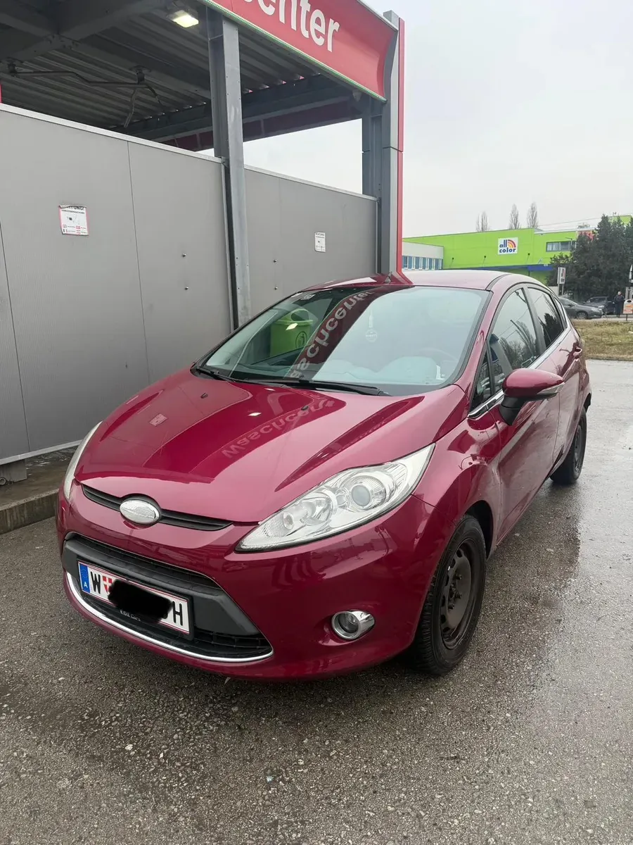 Ford Fiesta 2010 photo 2