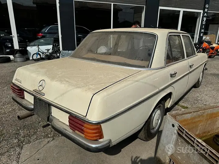 Mercedes-Benz 200 D 1972 photo 4
