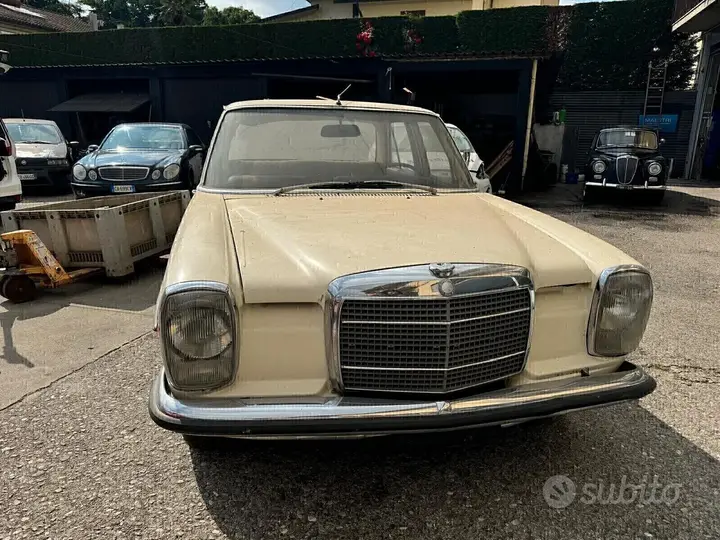 Mercedes-Benz 200 D 1972 photo 2