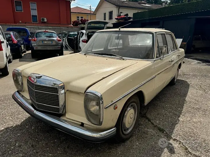 Mercedes-Benz 200 D