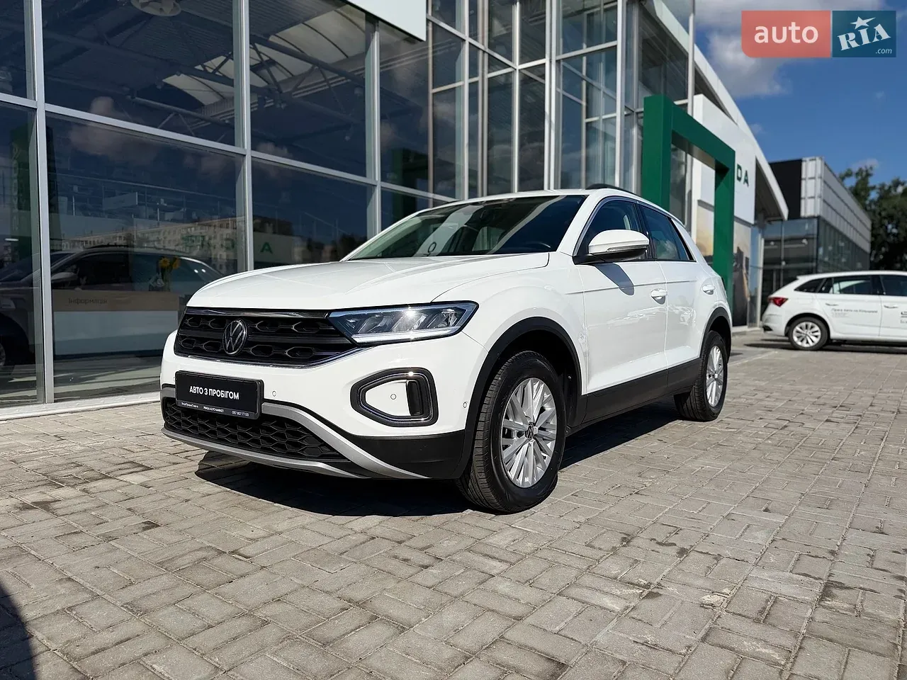 Volkswagen T-Roc 2023 photo 2