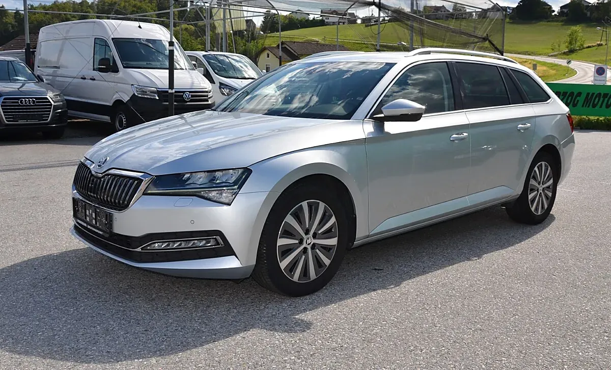 Skoda Superb 2023 photo 2