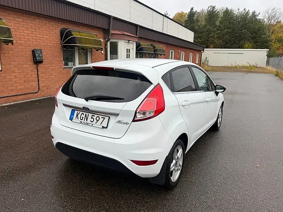 Ford Fiesta 2015 photo 2