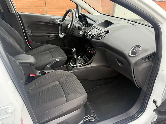 Ford Fiesta 2015 photo 5