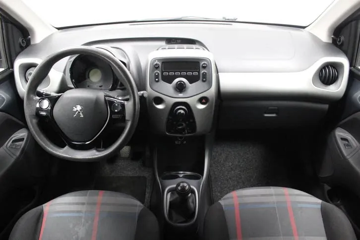 Peugeot 108 2015 photo 2