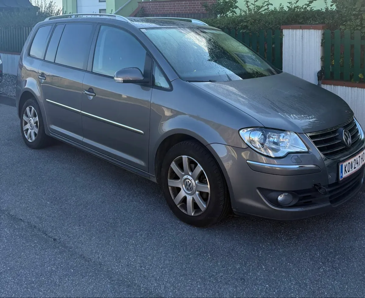 Volkswagen Touran 2008 photo 2