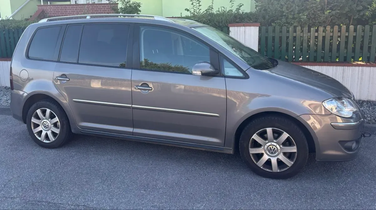 Volkswagen Touran 2008 photo 3