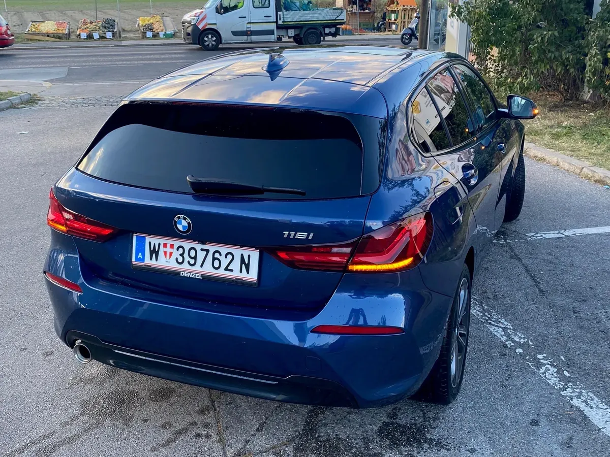 BMW 1 Series 2023 photo 2