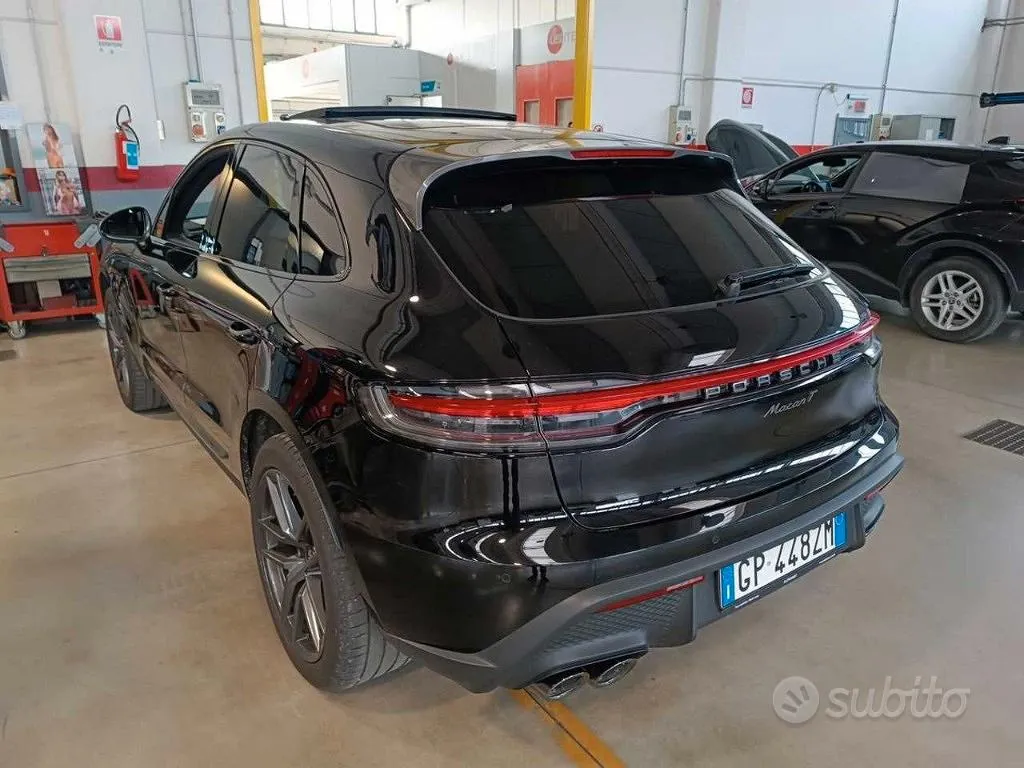 Porsche Macan 2023 photo 2