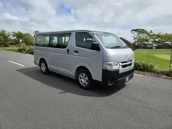 Toyota Hiace 2021 photo 2
