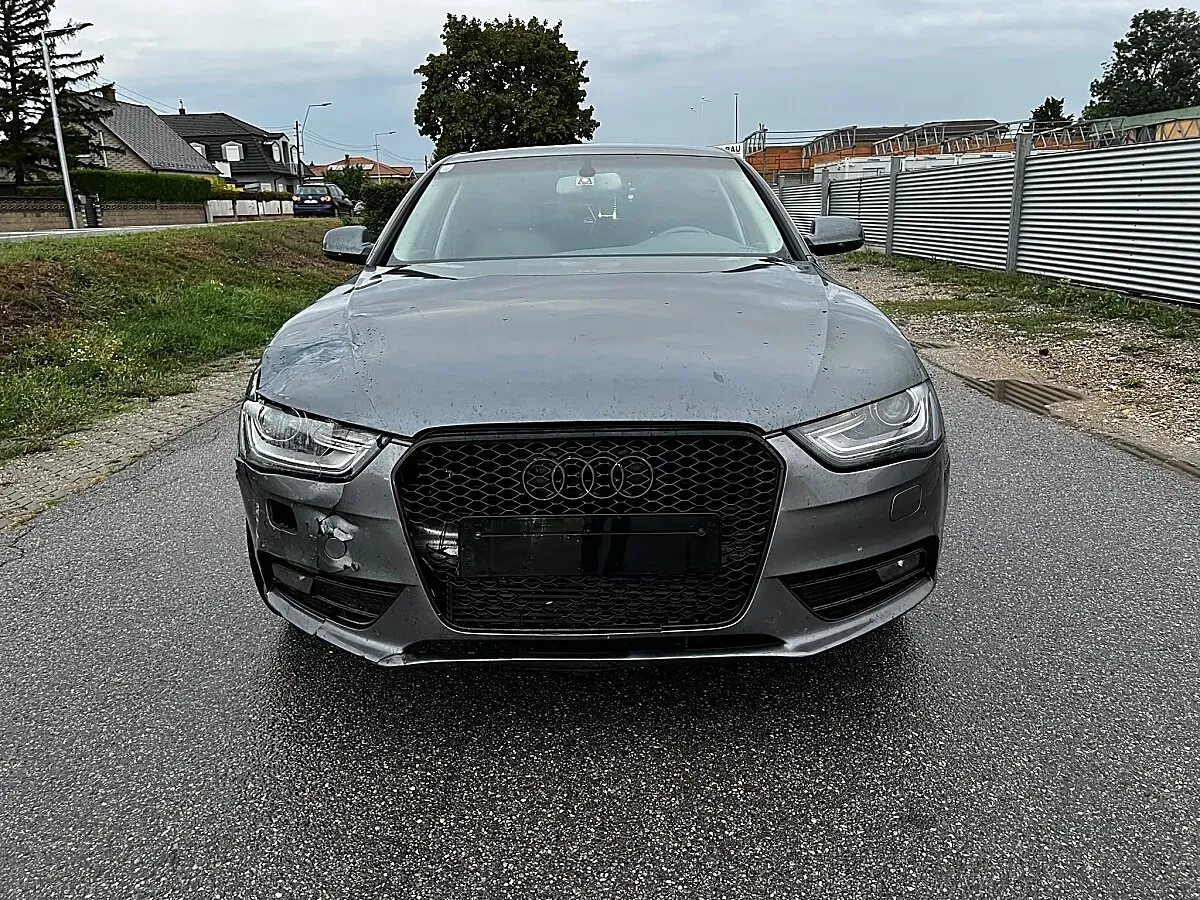 Audi A4 2012 photo 2