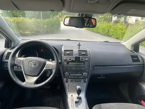 Toyota Avensis 2010 photo 5