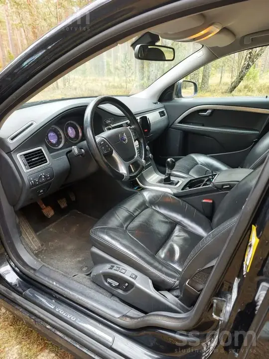 Volvo V70 2010 photo 5