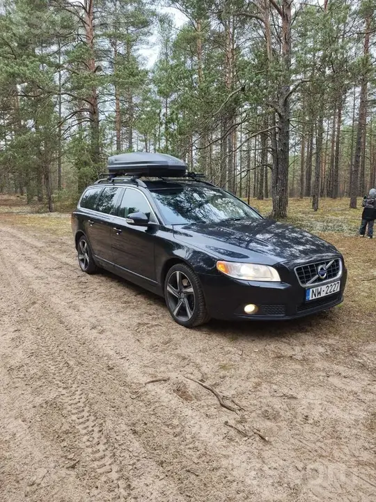 Volvo V70 2010 photo 2