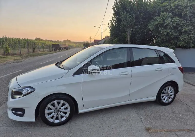 Mercedes-Benz B 180 2018 photo 3
