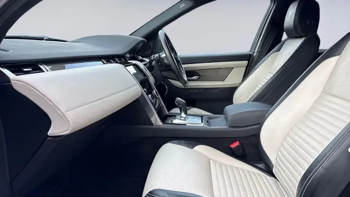 Land Rover Discovery Sport 2020 photo 3