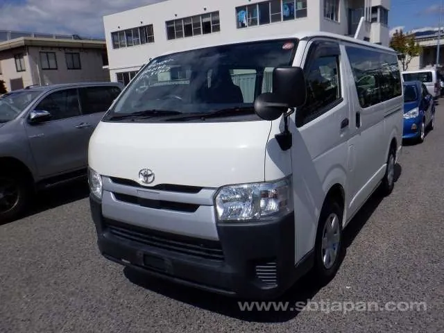 Toyota Regiusace Van 2018 photo 2