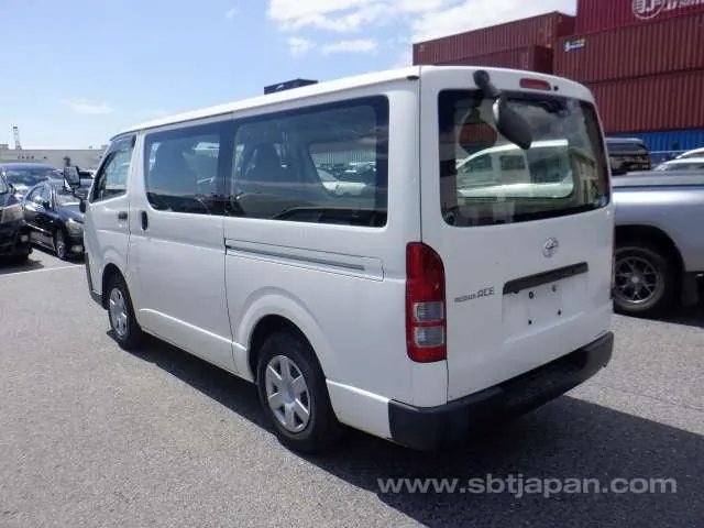 Toyota Regiusace Van 2018 photo 3